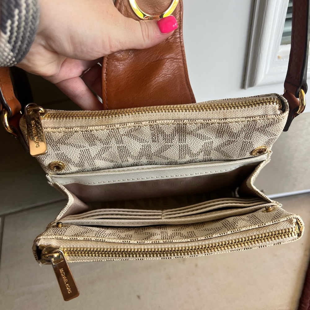 Michael Kors Fulton Small Crossbody - Picture 3 of 8